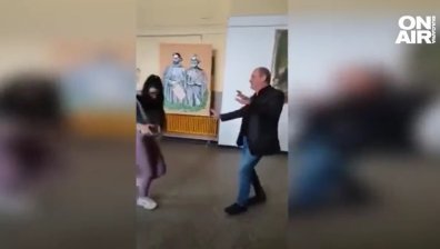 Видео взриви интернет - директор на училище вихри кючек пред портрета на Кирил и Методий
