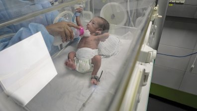 Евакуираха най-малко 30 недоносени бебета от болница в Ивицата Газа към Египет