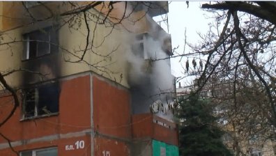 Пожар изпепели апартамент в Русе, евакуираха живеещите в блока
