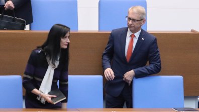 Депутатите с втори опит да свалят кабинета "Денков" - гласуват вота на недоверие