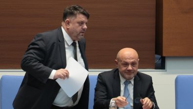 "Възраждане" атакува Зафиров за социалната политика, Рая Назарян се намеси