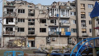 Трима души загинаха при руски удари с дронове край Харков