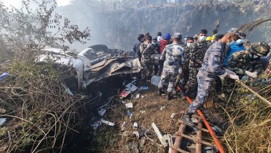 Пътнически самолет се разби в Непал