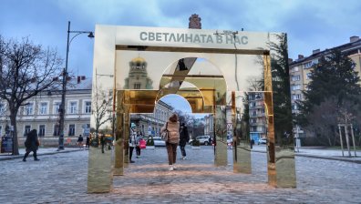 Столичната община премахва златната арка пред "Св. Александър Невски"