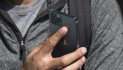 Трети "таен" бутон вкараха в новия iPhone 12