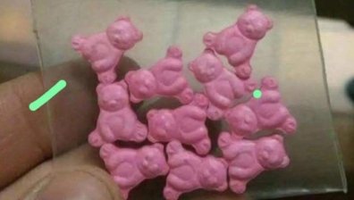 Нов вид наркотици в училищата? Розовите мечета, за които майките у нас говорят