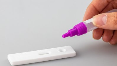 Коронавирусът в Гърция се задържа на тревожни нива