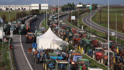 Блокадите на фермерите нанасят опустошителен удар върху туризма в Гърция