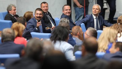 Услуга към Путин и Русия?: Спирането на оръжейната помощ за Украйна скара депутатите  (ВИДЕО)