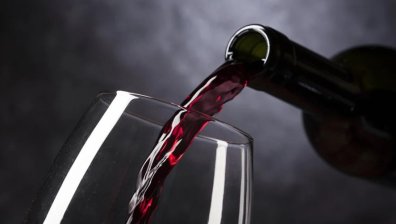 Войната в Украйна удари алкохола, във Финландия спират продажбите на руски водка и вино