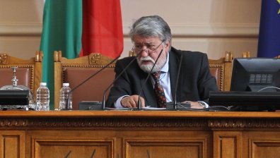 Рашидов се ядоса на депутатите: Май ще ви прекъсна ваканцията и ще ядете сурови сарми