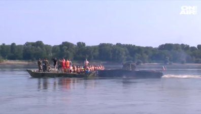 Малки и големи отново преплуваха река Дунав