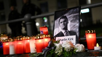 Секунди преди стрелбата: Чарли Кърк и студент в разговор за транссексуалните агресори