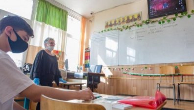 Учители чупят тавана на пенсиите, взимат 1640 лв. с добавките