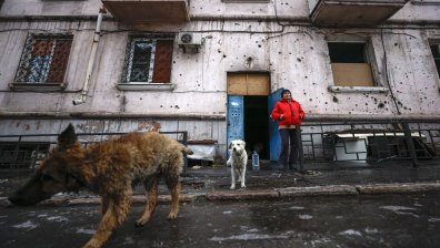 Без храна и вода, изстрели на всеки десет секунди - как живеят в Соледар?