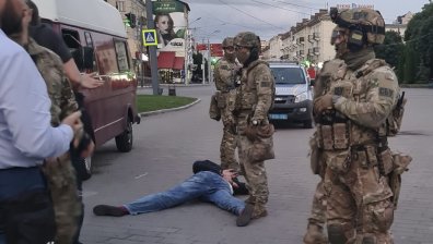 Освободиха всички заложници в Украйна, похитителят се предаде