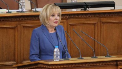Скандал в комисията по ревизия: Манолова иска 5 пъти документи от "Булгартрансгаз"