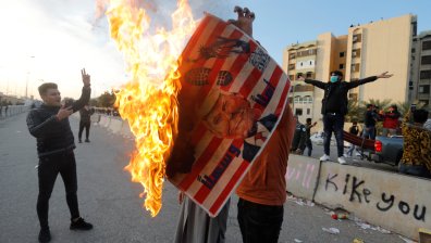Протест и сблъсъци пред американското посолство в Багдад