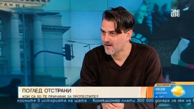 Причината за протестите? Страхотна липса на справедливост, убеден е писател