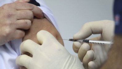 Изготвят списъци за ваксинация на учители и социални работници