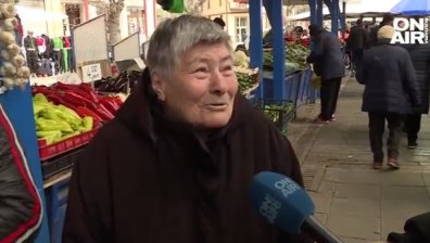 Пенсионери броят левчета за пилешко за Великден, 30 лв. гони кг агнешко