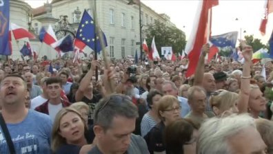 Многохилядните протести в Полша не стихват