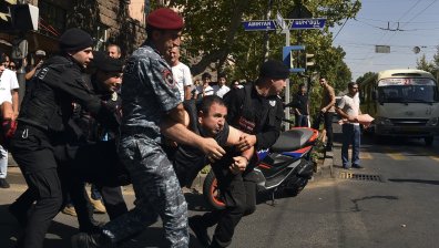 Първи международен конвой с помощи пристигна в Нагорни Карабах