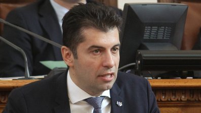 Петков влезе в лют спор с Нинова в НС, от БСП не искат санкции срещу Русия