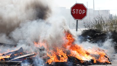 Френски рибари блокираха склад за гориво заради нарастващите цени (СНИМКИ)