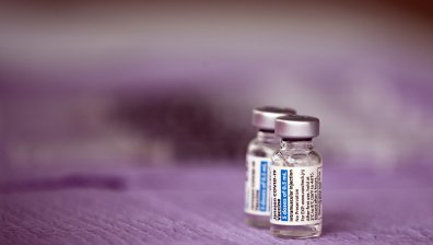 Тромбози след ваксинация с J&J в САЩ - жена е починала, друга е в тежко състояние