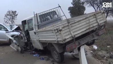 Тежка катастрофа затвори пътя Пловдив - Пазарджик, има ранени