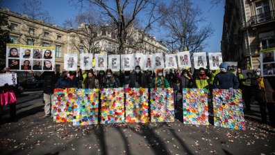 За женската солидарност и как Париж отпразнува Международния ден на жената