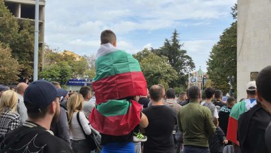 България - Италия: Хиляди хора са по улици и площади в подкрепа на националите по волейбол