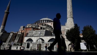 България ще изчака позицията на ЮНЕСКО за статута на "Св. София"