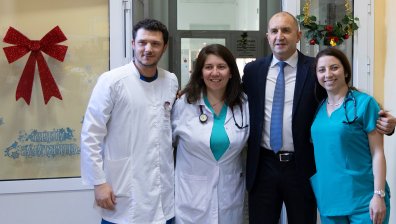 Радев стартира "Българската Коледа": Защо деца чакат дарения при 10 млрд. бюджет за здраве?
