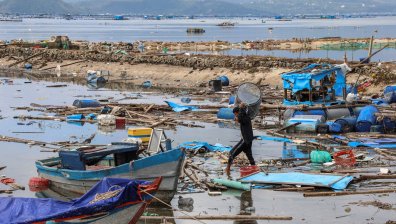 Наводненията във Виетнам: Над 55 жертви и огромни щети