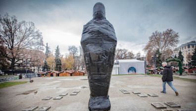 Черна мумия се появи на мястото на бившия мавзолей в София
