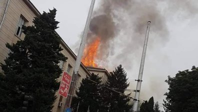 Гори покривът на Медицинския университет в Плевен (+ВИДЕО)