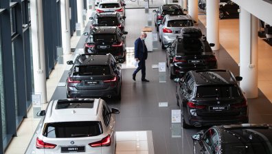 BMW няма да притиска клиентите да си купуват електромобили