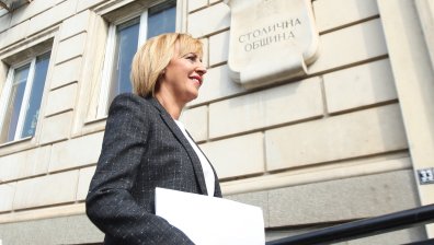 Мая Манолова се регистрира за изборите