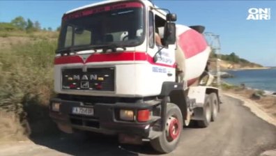 Десетки жалби от чешки туристи за прах и шум на централния плаж в Царево