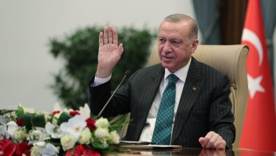 Инфаркт или стомах? Какво се случи с Ердоган, за да прекъсне интервюто си