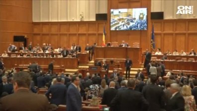 Управляващите в Румъния свалиха собственото си правителство