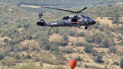 Втори вертолет "Кугър" помага в гасенето на пожарите у нас