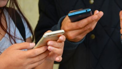 Руски експерт разкри шпионират ли ни през мобилните телефони