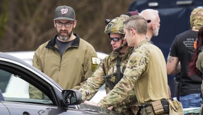 Мъж с пистолет пред централата на ЦРУ във Вирджиния (+СНИМКИ)