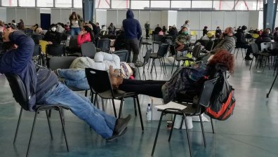 Ад в Пловдив: Убийствено чакане, припадъци, студ и много грешки в протоколите