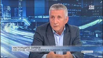 Ген. Радев: Не може да замеряш МВР с яйца и домати, а после да си вътрешен министър