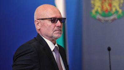 Министър Тагарев обяснява на депутатите каква военна помощ ще оказваме на Украйна