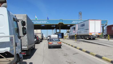 България с писмо до еврокомисаря по транспорта заради тапите по границите